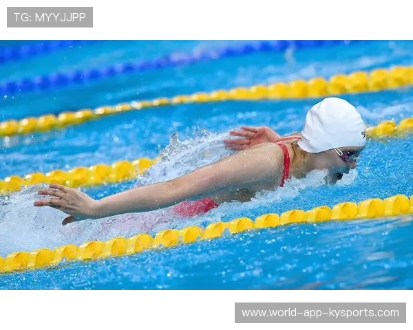 女子蝶泳组强化转身技术，训练效果逐步体现