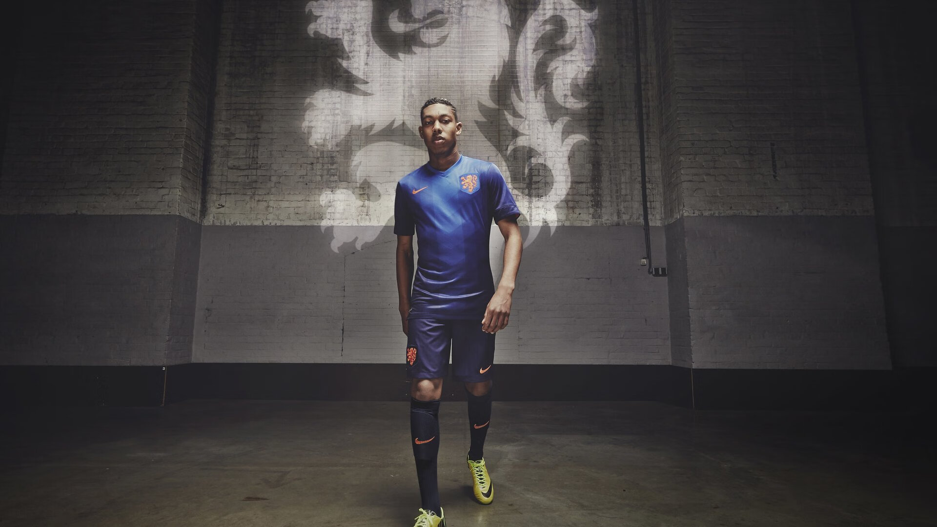 引爆足坛?C罗专访:资产早超10亿美元 不认为梅西比自己强,c罗资产多少